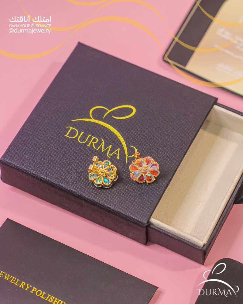 أقراط ملونة وعاكسة