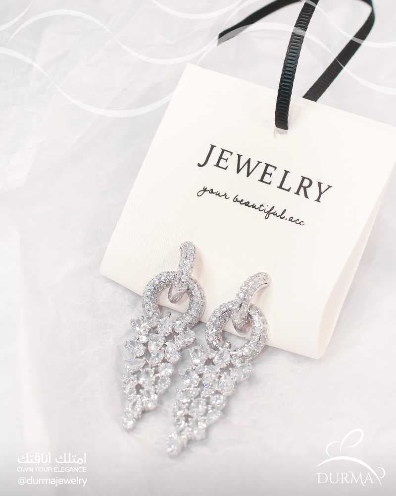 أقراط مرصعة